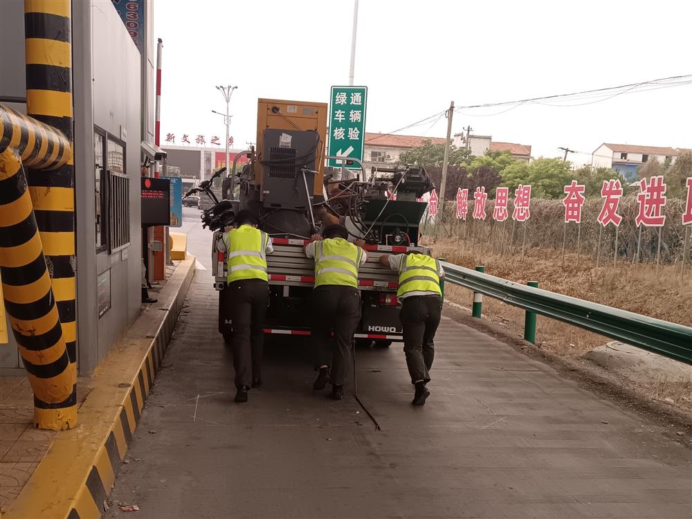 为过往司乘排忧解难，用实际行动服务好过往司乘，为邢临高速树立了良好的企业形象。